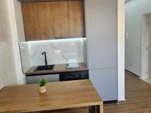 Shitet Super apartament 1+1 me pamje deti i arreduar