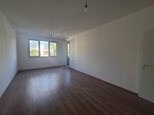 Shitet apartament 1+1 mbrapa Ambasades Amerikane