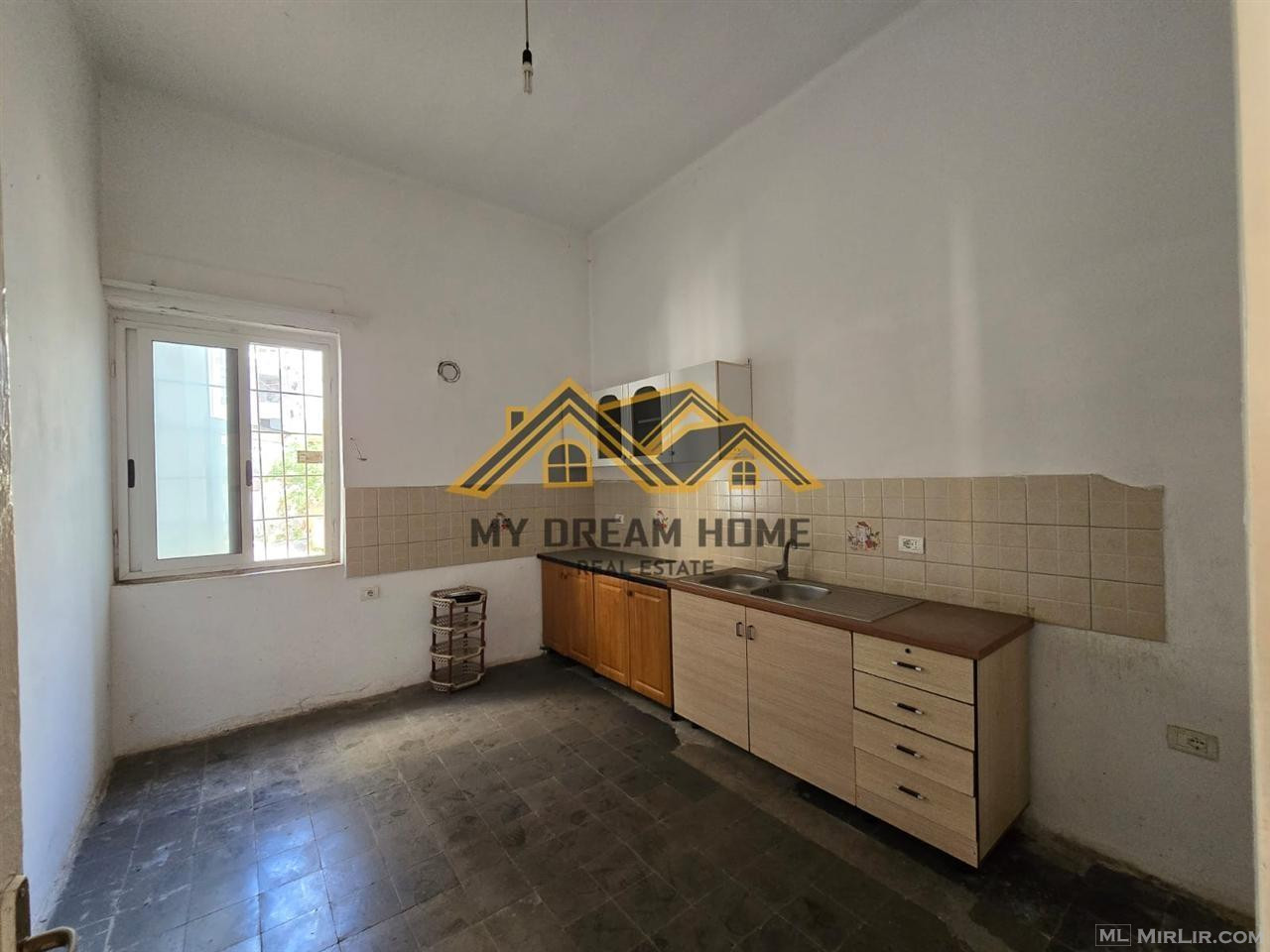SHITET APARTAMENT 3+1 TEK EFTALI KOCI DURRES!