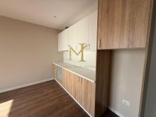 Apartament 1+1 për Shitje – Pamje e Plotë nga Deti | Pallat