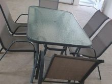 Shitet tavolina me karrrige 80euro