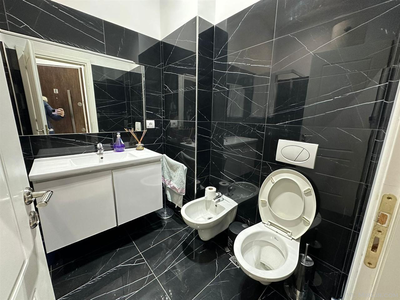 0692424555 APARTAMENT 2+1 ME QIRA TE KOMPLEKSI DELIJORGJI
