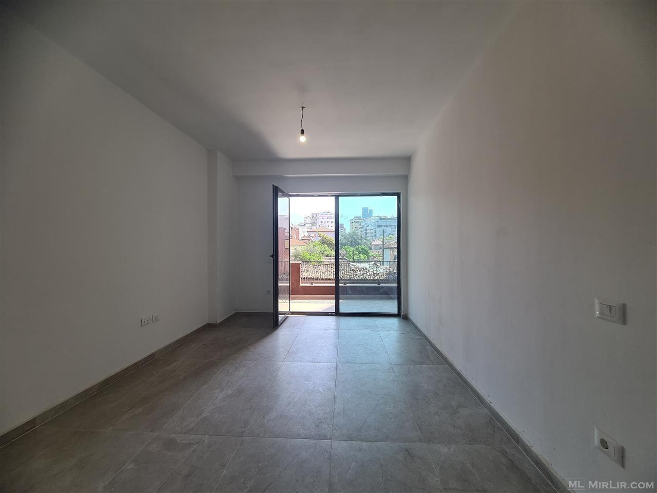 Apartament 2+1 ne shitje ne myslym shyr (225,000 Euro)