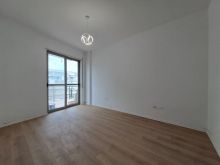 Shitet, Apartament 2+1, Komuna e Parisit, Tirane