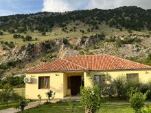 🏡 Shtëpi Private + Toke 📍Ne Zemër të Natyrës – Rrjoll 🌿🌊