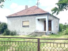 Shitet Shtëpia 120 m2 në 18 ari Trualle në Skullane