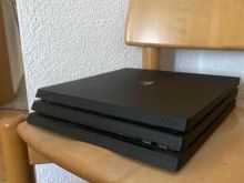 Shitet ps4 pro 1tb me 2 kontrollera dhe 4 cd