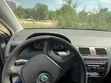 Shes veturën Skoda fabia