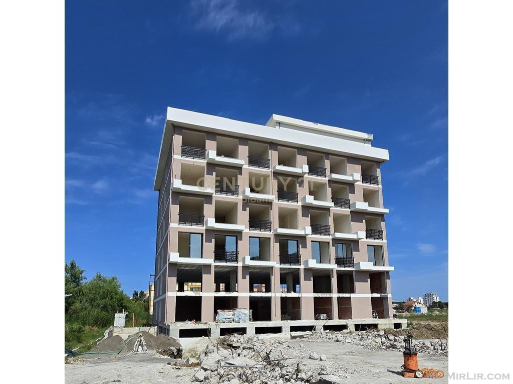 1+1 Apartment For Sale in Mali i Robit