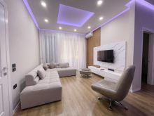 Jepet apartment 2+1+parkim me qera tek Pazar I Ri