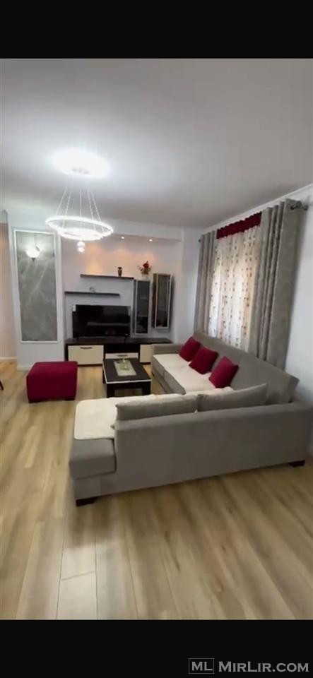 Shitet apartament 2+1 ne Kombinat