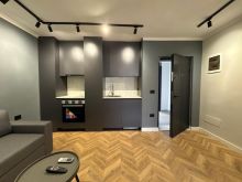 Shiten 2 Apartamente 1+1 Dhe 1 Garsionere, Rruga Mine Peza,