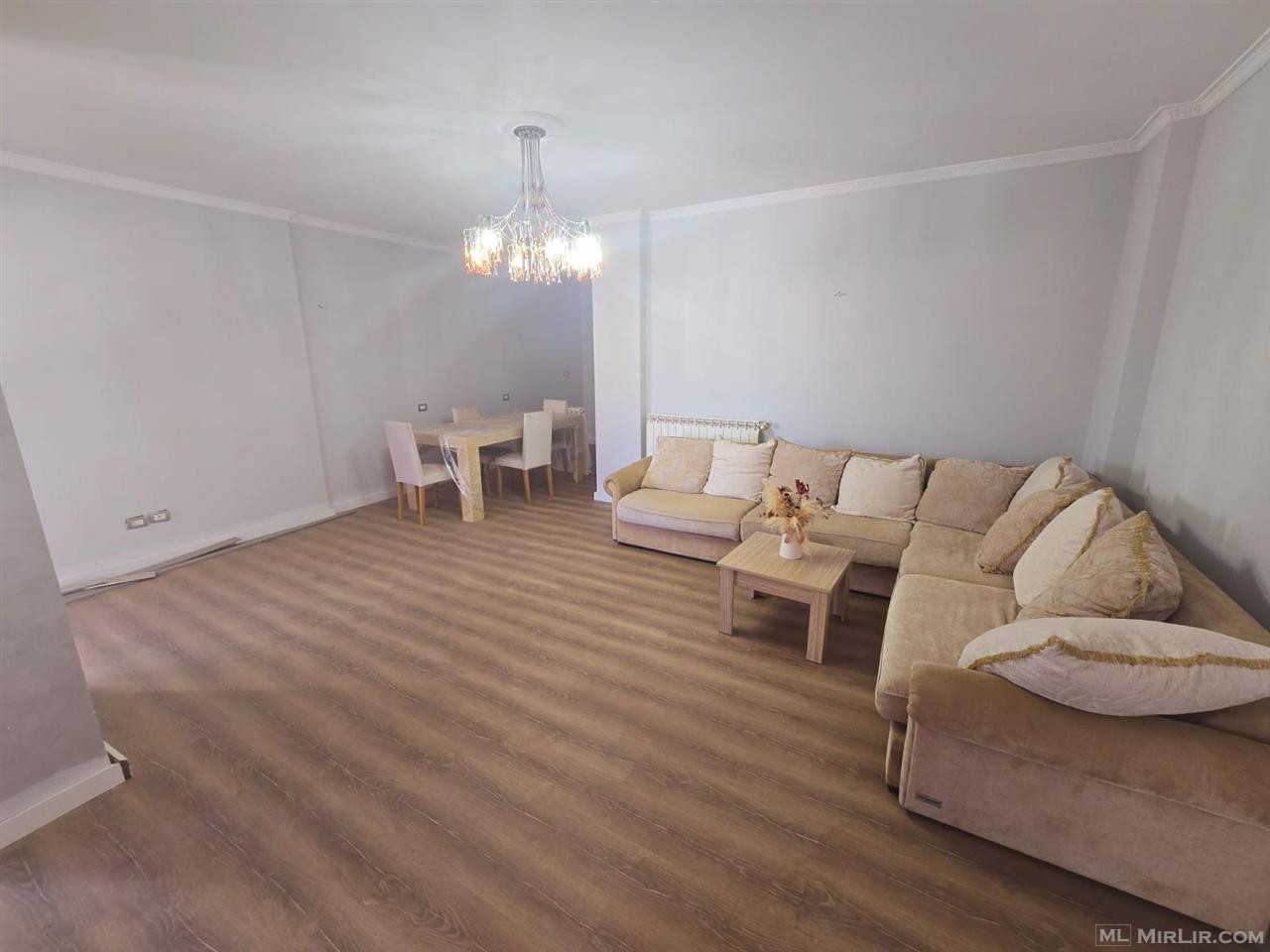 SHITET APARTAMENT 2+1+2 PRANE KAZAZIT