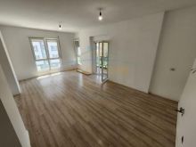 Shitet, Apartament 2+1+2, Rruga 5 Maji, Tiranë.