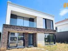 Shtëpi LUKSOZE në SHITJE – 4 dhoma gjumi + 3.75 Ari (me FLET