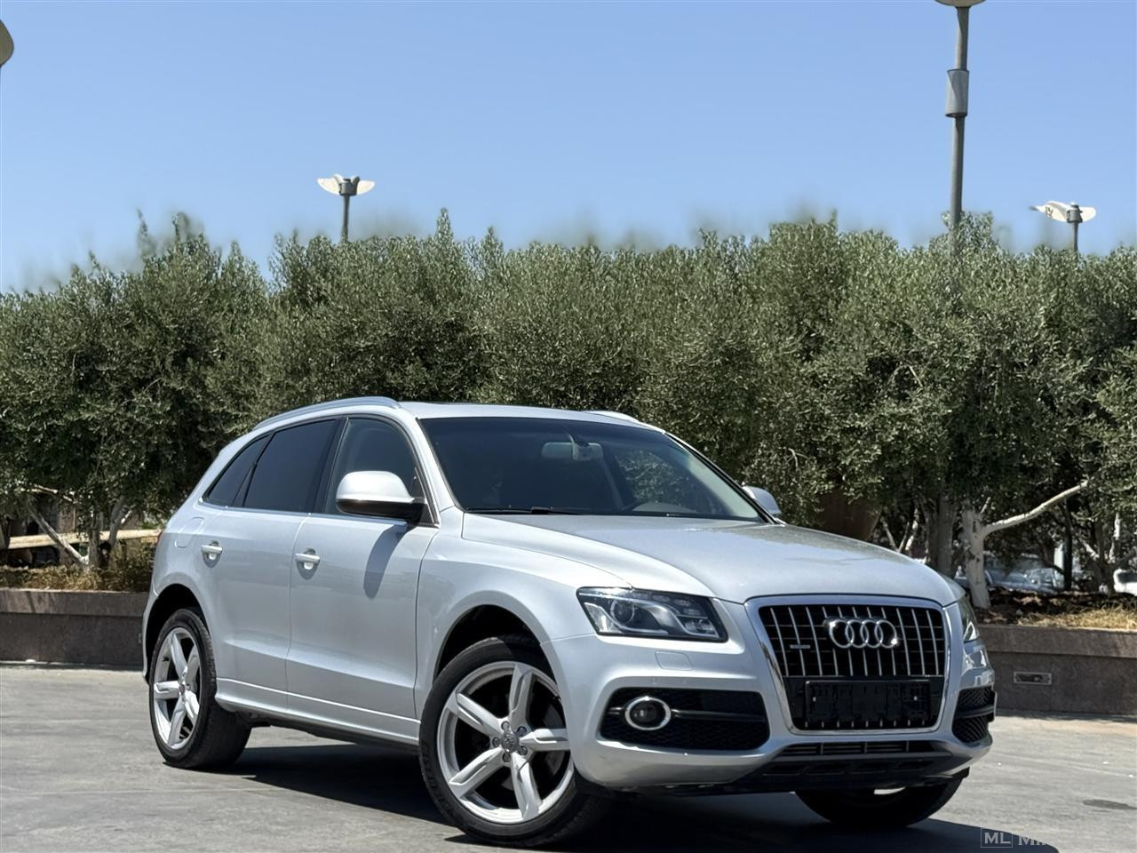 AUDI Q5 ( quattro )