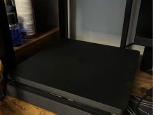 PS4 Slim - 1TB - 3 Leva -2 kufje - 14 Lojra