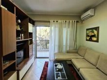 Shitet Apartament 2+1+2 ne vijen e pare te detit ne Golem.