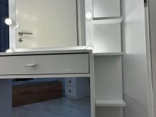 Komod per kozmetik