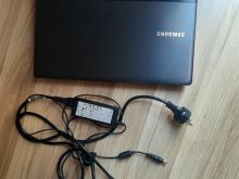 Shitet Llaptopi Samsung defekt pee pjese dhe adapteri i ri