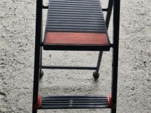 Shkalle per shpi e leht 1.30cm e lart-4 shkalle.