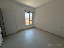 Shitet apartament 1+1 buze Unazes ne Paskuqan!