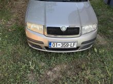 Shes veturën Skoda fabia