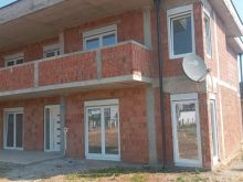 🚨 Urgjent Shitet – 9 ari tok me shtëpi verore & shtëpi Pejë