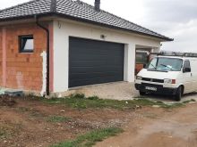 Servis per garazha  dyer dritare  motorra