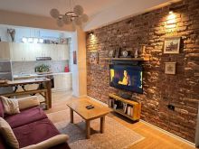 Shitet, Apartament 1+1 , Rruga e Kavajes, Tiranë.