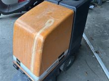 Makin per pastrimin e pllakave Taski 1000E