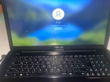 Shes laptopin