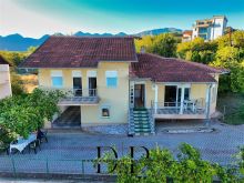 Shitet Shtëpia me sipërfaqe 188m² në Banjë, Pejë