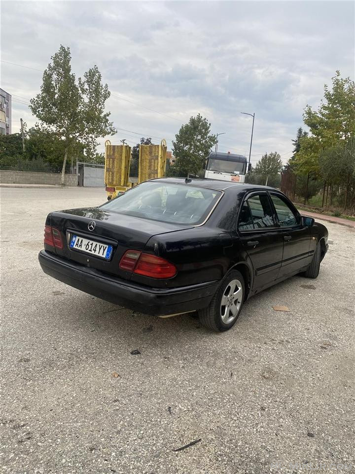 Mercedes Benz W210
