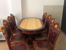 Tavolin buke me 8 karrika