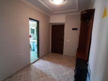 Shitet apartament 1+1 tek Materniteti i Ri 