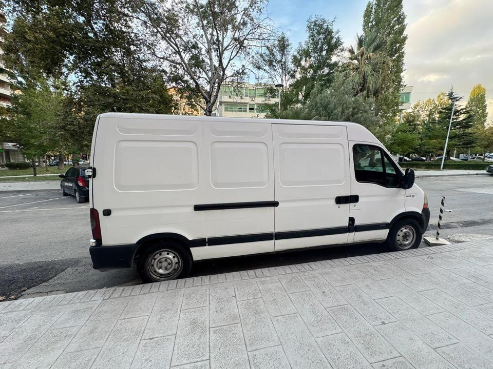 Shitet ose nderrohet Renault Master 2009