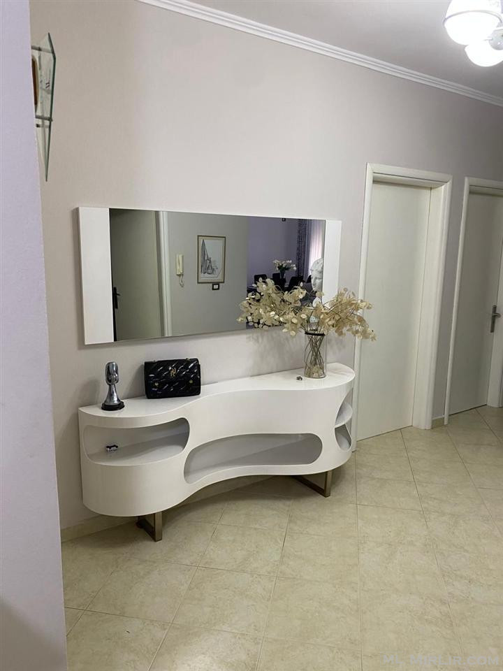 Shitet Apartament 3+1+2+2