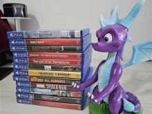 Games ps4 & Spyro controller holder