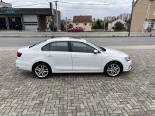 Volkswagen Jetta 2.0 TDI Premium DSG BlueMotion – 150 Kuaj F