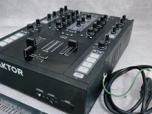 Native Instruments Traktor Kontrol Z2 DJ Mixer 2 + 2-Channel