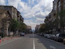 Shitet, Apartament 2+1, Rruga e Barrikadave, Tiranë.