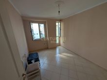 Shitet apartament 2+1+2 tek Pallatet Cabej ne YZBERISH.