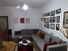 Shitet Apartament 2+1 me 2 Dyqane ne  Qender Qytetit Lushnje