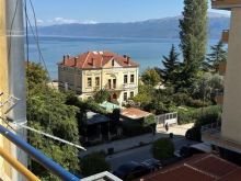 Shitet apartament ne Pogradec me pamje nga liqeni!!!