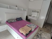 Ofrohet banesa 105m2 për qira në Rrugën B