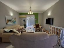 Jepet me Qira Apartament 1+1 + Verandë – Plazh Iliria, Kati