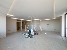 Shitet apartament 2+1+3 tualete dhe 2 poste parkimi