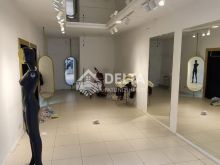 Ofrohet lokali 47m2 për Qira në Qendër