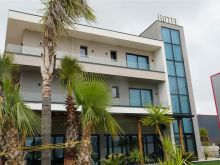 🏨 Jepet me Qira – Strukturë Hotel • Bar •